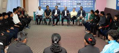 বাফুফে সভাপতির সঙ্গে আমিরাত ফেরত নারী দলের সাক্ষাৎ