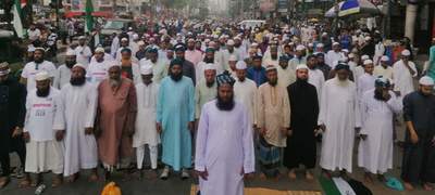 ‘মার্চ ফর গাজা’: মুসল্লিদের নামাজ আদায় সড়কে 