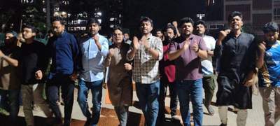 আ.লীগের কার্যক্রম নিষিদ্ধ:  জাবিতে শিক্ষার্থীদের আনন্দ মিছিল ও মিষ্টি বিতরণ