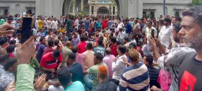 মেয়র হিসেবে ইশরাককে দায়িত্ব বুঝিয়ে দেওয়ার দাবিতে বিক্ষোভ 