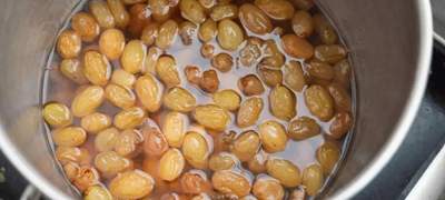 কিশমিশ গরমে পানিতে ভিজিয়ে খান 