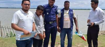 মাদকাসক্ত ছেলেকে প্রশাসনের হাতে দিলেন মা