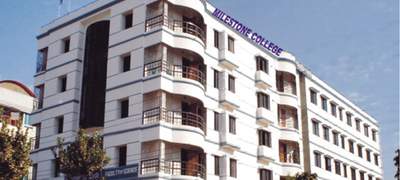 মাইলস্টোন স্কুল অ্যান্ড কলেজ বিমান দুর্ঘটনায় নিহতদের পাশে 