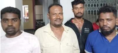 সাতক্ষীরা সীমান্তে আটক ১৪ বাংলাদেশিকে ফেরত দিলো বিএসএফ