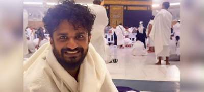 অভিনেতা মুশফিক ফারহান মক্কায় পরিচ্ছন্নতাকর্মীদের আবদার মেটালেন 