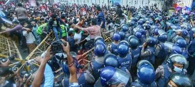 জুলাই ঐক্যের ‘মার্চ টু ইন্ডিয়ান হাইকমিশন’ কর্মসূচিতে বাড্ডায় পুলিশের বাধা