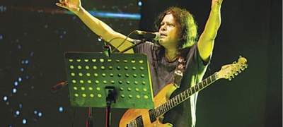 ফরিদপুরে জেমসের কনসার্টে ইট নিক্ষেপে অনুষ্ঠান পণ্ড আহত ২৫ জন