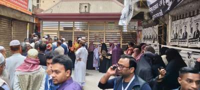  আজ সকাল থেকেই কেন্দ্রে ভোটারদের ভিড়