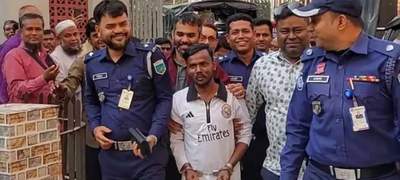 বগুড়ায় ভোট দিতে গিয়ে গ্রেফতার হলেন হিরো আলম