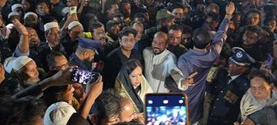 সরাইল উপজেলার কেন্দ্রীয় শহীদ মিনারে শ্রদ্ধা নিবেদনে রুমিন ফারহানাকে বাধা, ১৫০ জনের বিরুদ্ধে মামলা