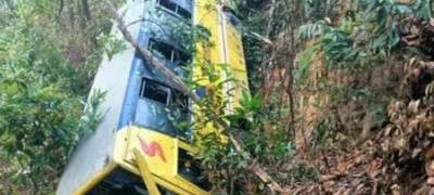 বান্দরবানে পর্যটকদের নিয়ে বাস খাদে, আহত ২০