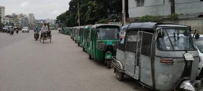 উত্তরায় তীব্র গ্যাস সংকট: সিএনজি পাম্পে ঘণ্টার পর ঘণ্টা অপেক্ষায় চালকরা