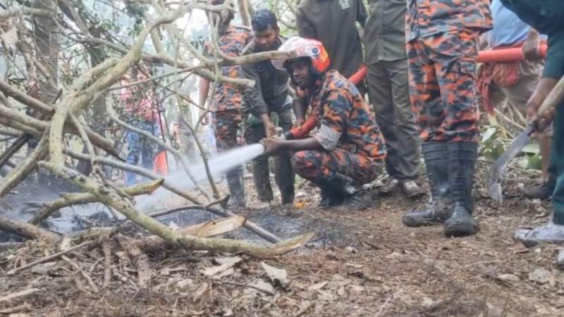 রাতভর চেষ্টায় সুন্দরবনের আগুন নিয়ন্ত্রণে