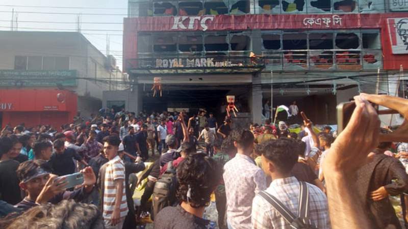 সোমবারের ব্যবসা প্রতিষ্ঠানে হামলার ঘটনায় গ্রেফতার ৭২