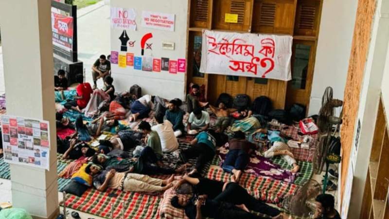 কুয়েটে অনশন: দাবি আদায়ে উপদেষ্টাদের দৃষ্টি আকর্ষণ