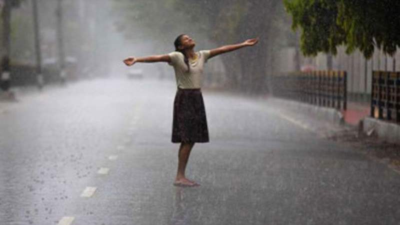 বৃষ্টির পানিতে গোসল করা উপকার নাকি অপকার?