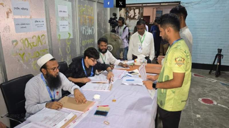 জাকসু নির্বাচনে চলছে ভোটগ্রহণ