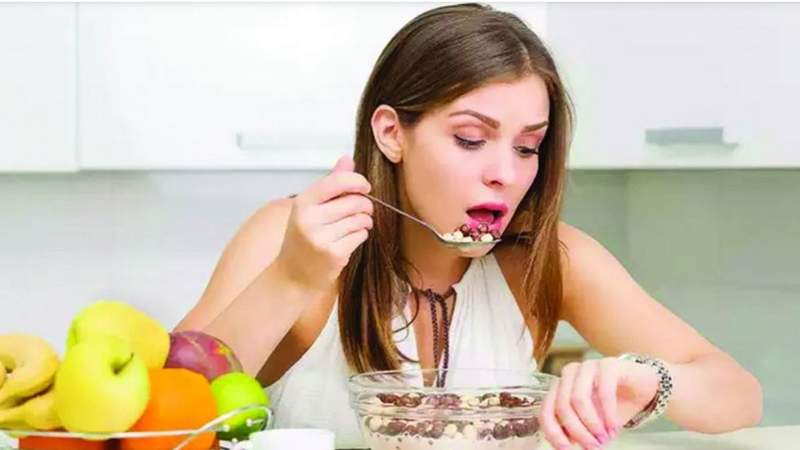 দুপুরে খাবার না খেয়ে বাড়াচ্ছেন বড় বিপদ!