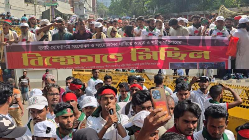 সচিবালয়ের উত্তর গেইটে জুলাইযোদ্ধাদের অবস্থান