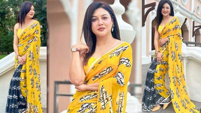 জয়া আহসান হলুদ শাড়িতে রূপের মায়া ছড়াচ্ছেন
