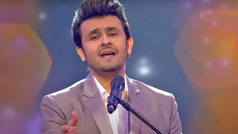 আজানের সময় গান থামিয়ে প্রশংসায় ভাসছেন সোনু নিগম