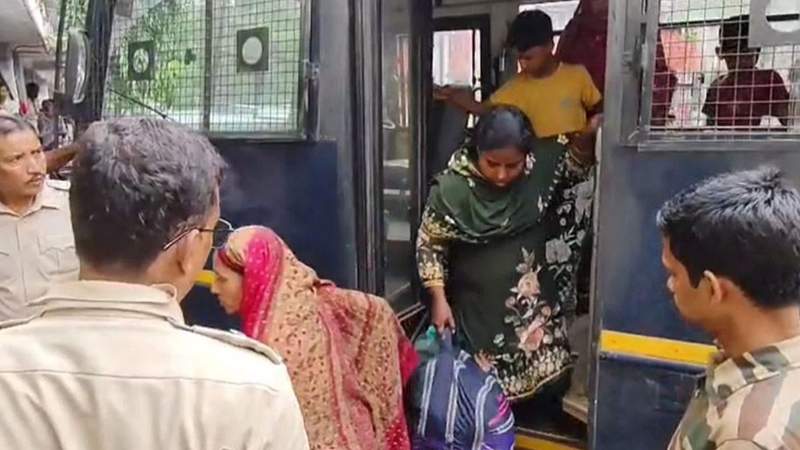 উত্তপ্ত পশ্চিমবঙ্গের রাজনীতি: ৪৫ বাংলাদেশি গ্রেফতার প্রসঙ্গ