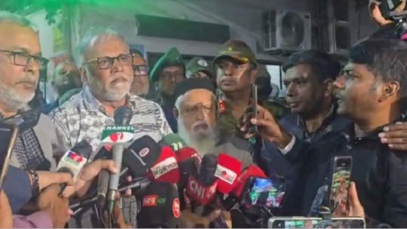 ‘হাদির অবস্থা সংকটাপন্ন, আগামী ৭২ ঘণ্টা খুবই ঝুঁকিপূর্ণ’: অধ্যাপক ডা. জাহিদ রাহান