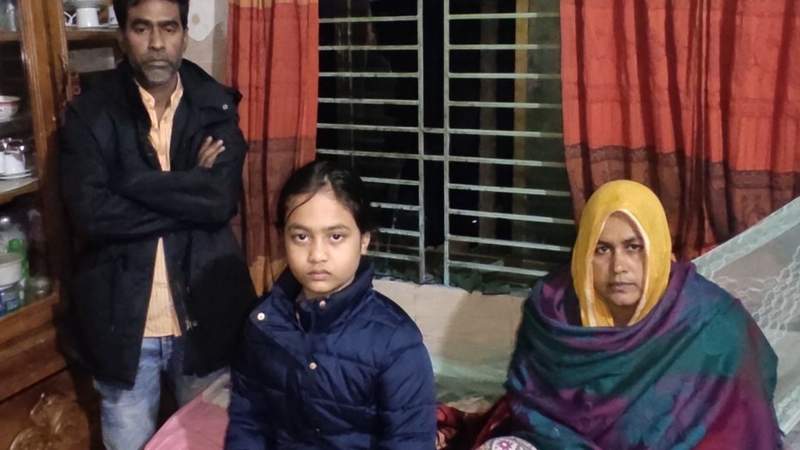নারায়ণগঞ্জের ফতুল্লায় রামদা নিয়ে ঘোরার প্রতিবাদ করায় বাড়িতে বোমা বিস্ফোরণ