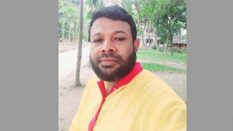   নাটোরে কলেজ শিক্ষককে গলাকেটে হত্যা, বিক্ষুদ্ধ জনতার আগুনে বৃদ্ধার মৃত্যু