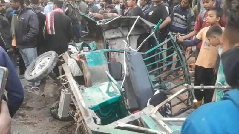 রাজশাহীর পুঠিয়ায় বাস-অটোরিকশা সংঘর্ষে নিহত ৩