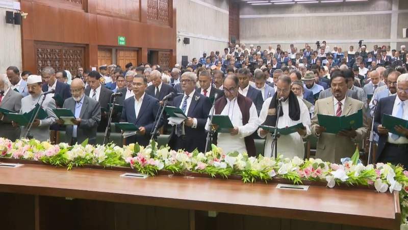 তারেক রহমানের নেতৃত্বে বিএনপি-দলীয় এমপিরা শপথ নিলেন